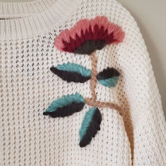 Women's Crew Neck Knit Sweater Flower Embroidered - Picture 4 of 8